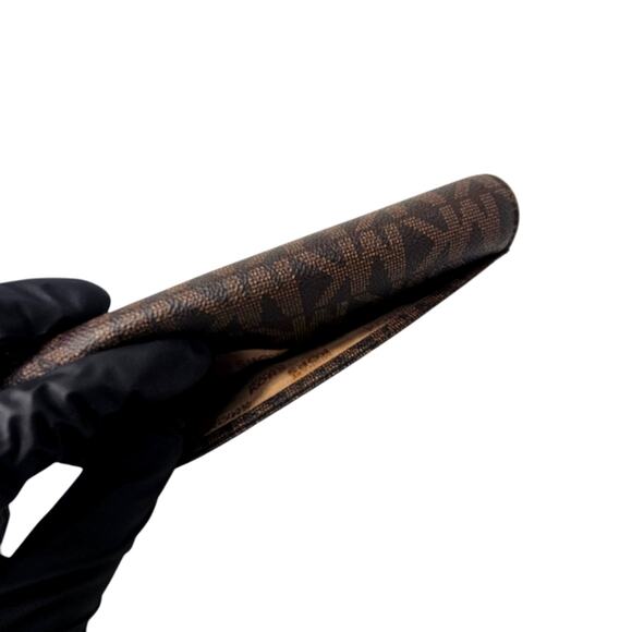 Michael Kors Callie Carry All Wallet - Picture 4 of 11